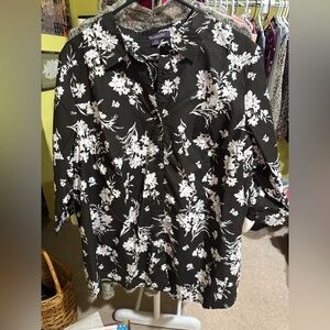 #39 NWOT Romans floral top 20W